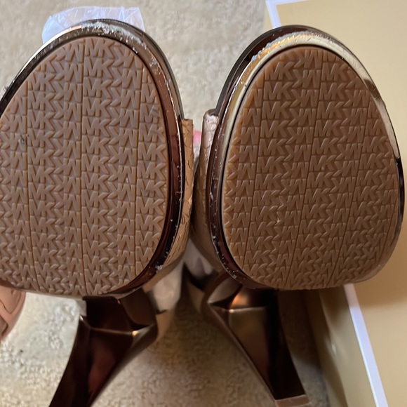 Michael Kors Berkeley T-Strap - Picture 3 of 4